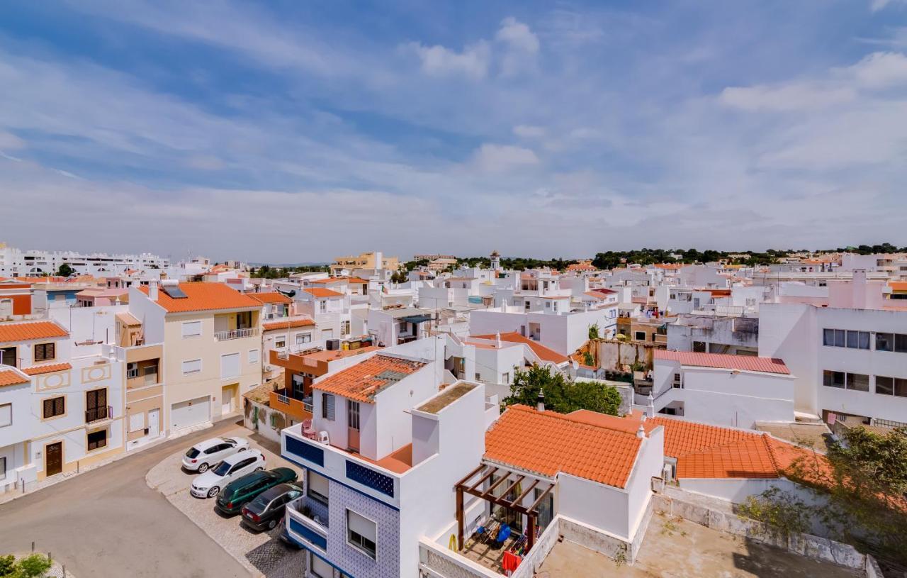 Loky - Near Quarteira Center Exterior photo